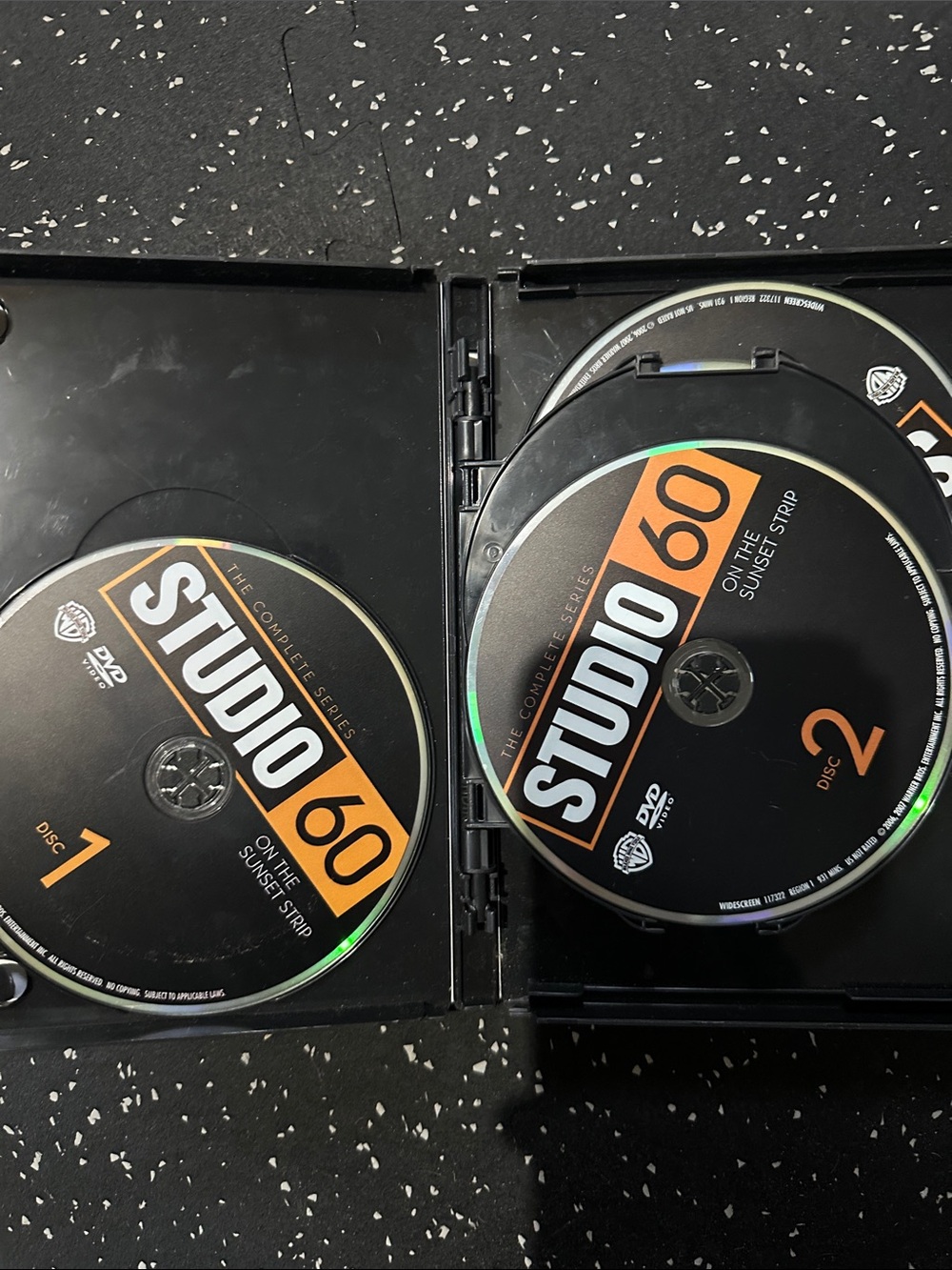 Warner Bros. Studio 60 The Complete Series DVD Set